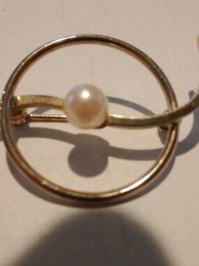 Vintage  CARLA  1/20 12K GF Circle Pin/Brooch With Genuine Cultured Pearl!